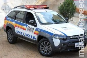 Mulher é presa ao tentar arrancar pênis do ex que abusava do filho Mulher é presa ao tentar arrancar pênis do ex que abusava do filho