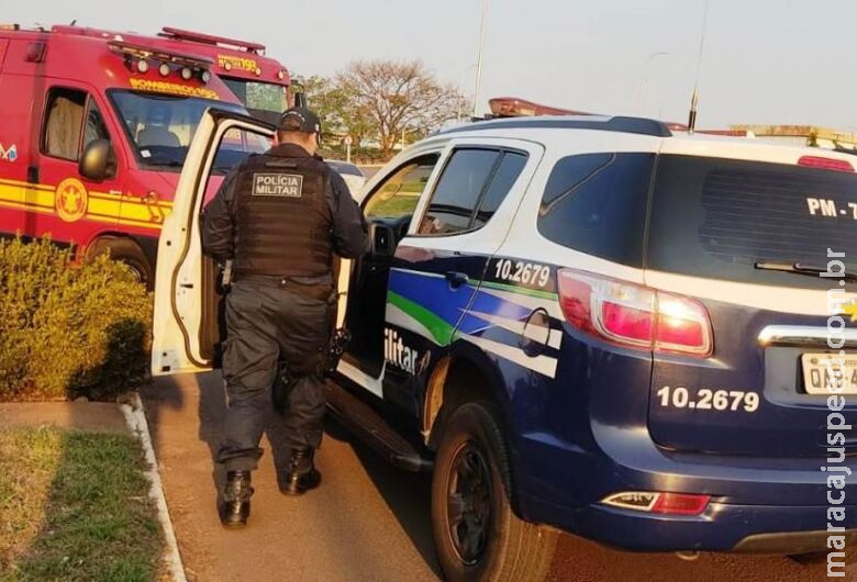 Mulher é presa após atirar contra filho suspeito de estuprar irmã menor de idade Mulher é presa após atirar contra filho suspeito de estuprar irmã menor de idade