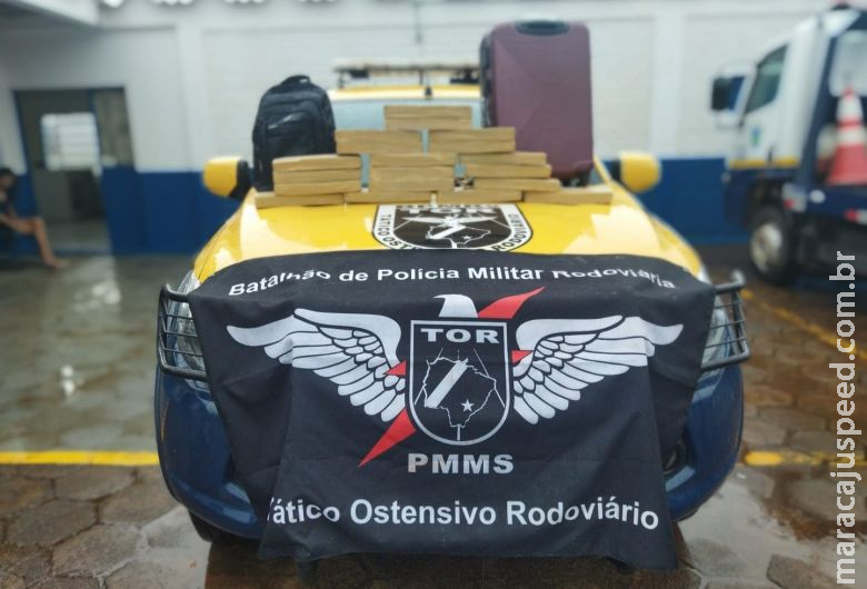 Mulher é presa na região de fronteira transportando maconha em ônibus Mulher é presa na região de fronteira transportando maconha em ônibus