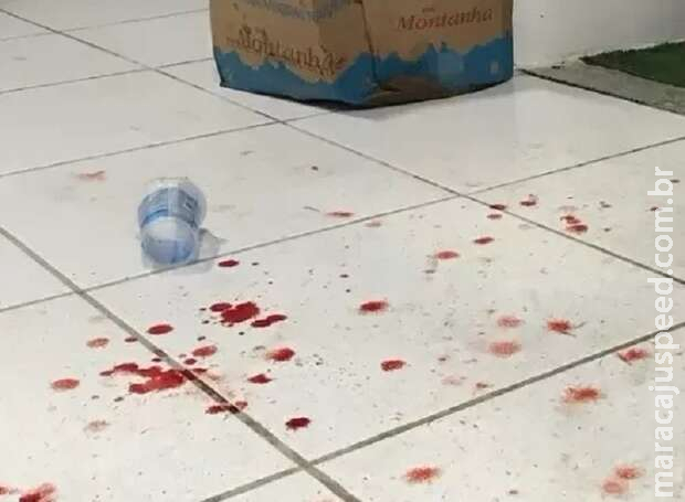 Mulher esfaqueia marido e destrói móveis de casa no Jardim Noroeste Mulher esfaqueia marido e destrói móveis de casa no Jardim Noroeste
