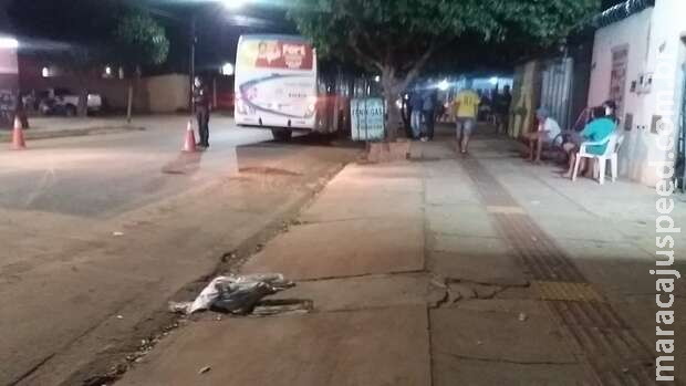 Mulher que se jogou em ônibus no Los Angeles é operada e estado é grave na Santa Casa Mulher que se jogou em ônibus no Los Angeles é operada e estado é grave na Santa Casa