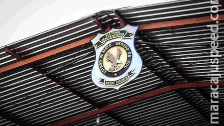 O veículo e a droga foram encaminhados para a Polícia Civil de Alcinópolis.