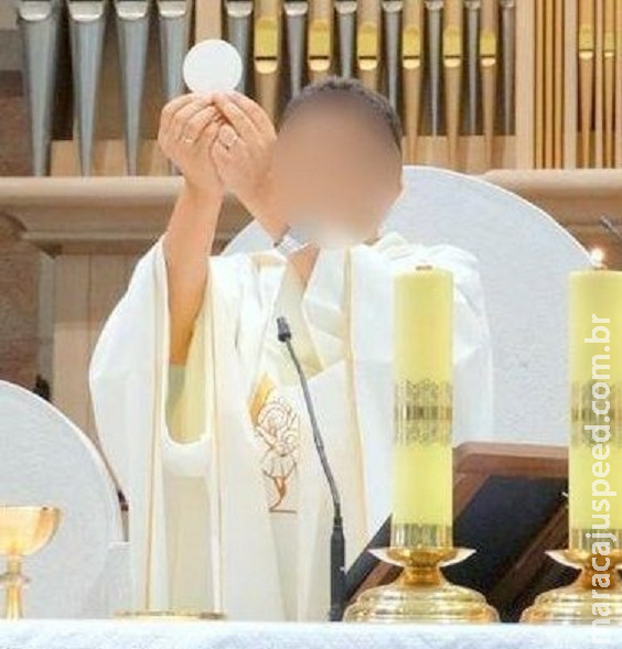Padre é preso suspeito de estuprar adolescentes de 15 e 17 anos Padre é preso suspeito de estuprar adolescentes de 15 e 17 anos