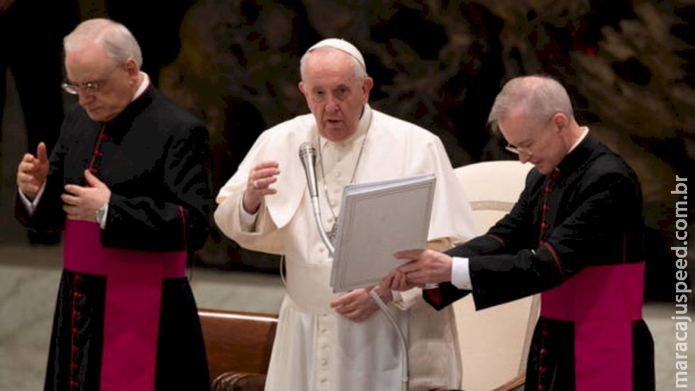 Papa Francisco faz orações e pede fim de ações bélicas na Ucrânia 