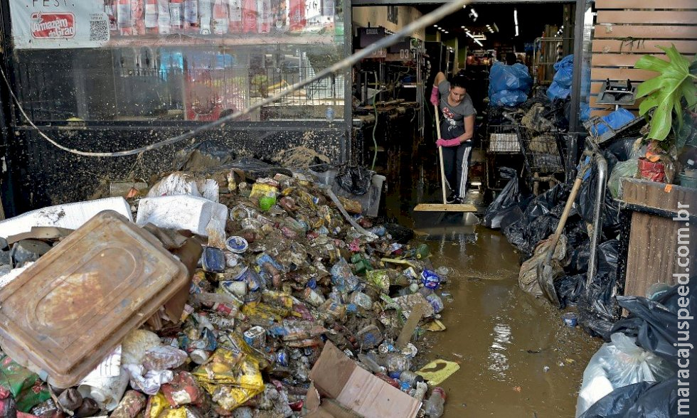Petrópolis sofre com saques, cenário de guerra e mais chuvas; mortos sobem para 136