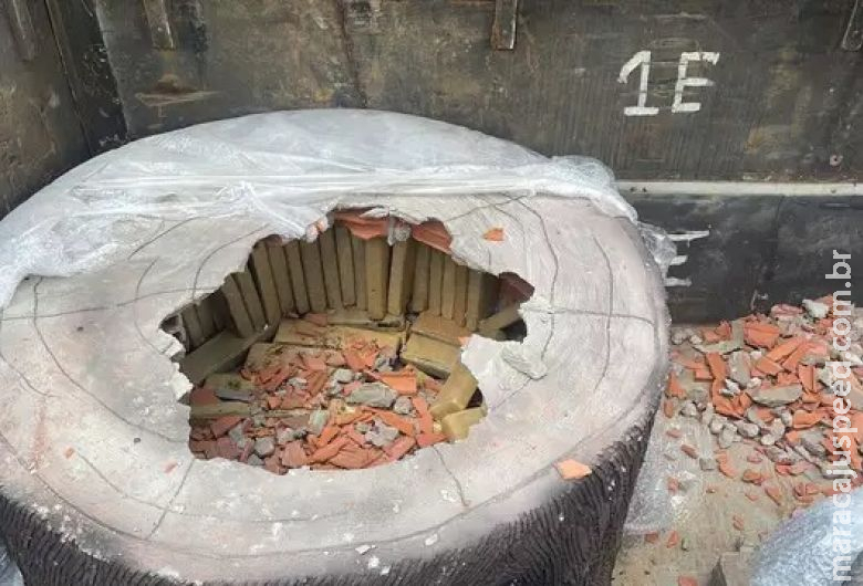 PF apreende 3,1 toneladas de maconha em mesas de concreto PF apreende 3,1 toneladas de maconha em mesas de concreto