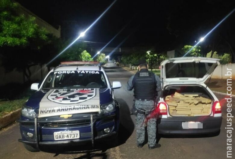 Polícia apreende veículo com mais de 400 quilos de maconha Polícia apreende veículo com mais de 400 quilos de maconha