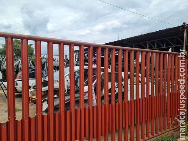 Polícia encontra manchas de sangue durante investigação de garagista desaparecido Polícia encontra manchas de sangue durante investigação de garagista desaparecido