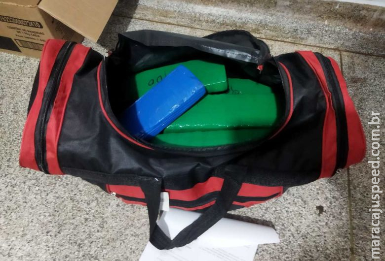 Populares denunciam e GM encontra mochila "recheada" de droga Populares denunciam e GM encontra mochila "recheada" de droga