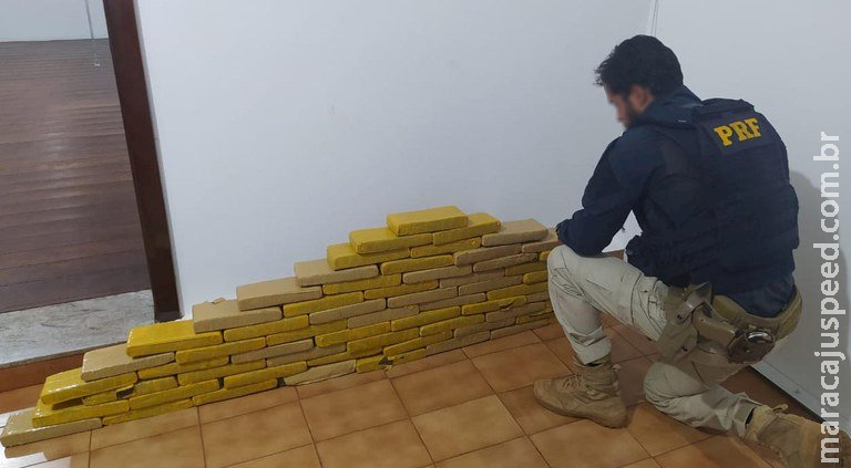 PRF apreende 55 Kg de maconha com passageiros de ônibus em Caarapó PRF apreende 55 Kg de maconha com passageiros de ônibus em Caarapó