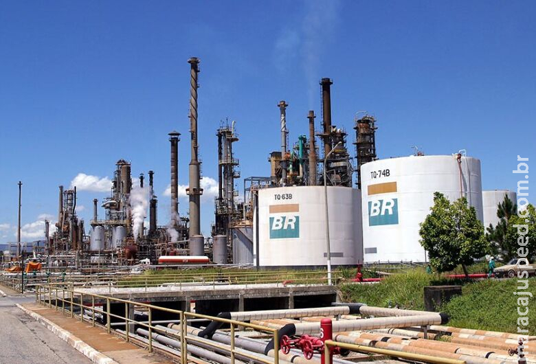 Projetos para estabilizar preços de combustíveis voltam à pauta na quarta 