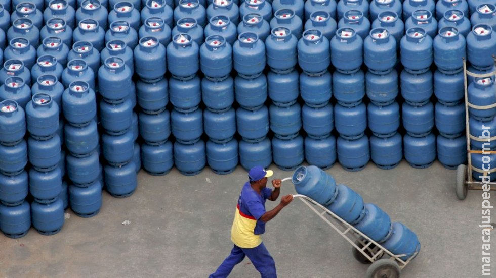 Relator sugere ampliar auxílio gás para 11 milhões de famílias 