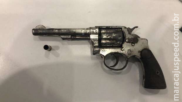 Roubo a casa no Itamaracá tem tiro pro alto e arma apreendida pela polícia Roubo a casa no Itamaracá tem tiro pro alto e arma apreendida pela polícia