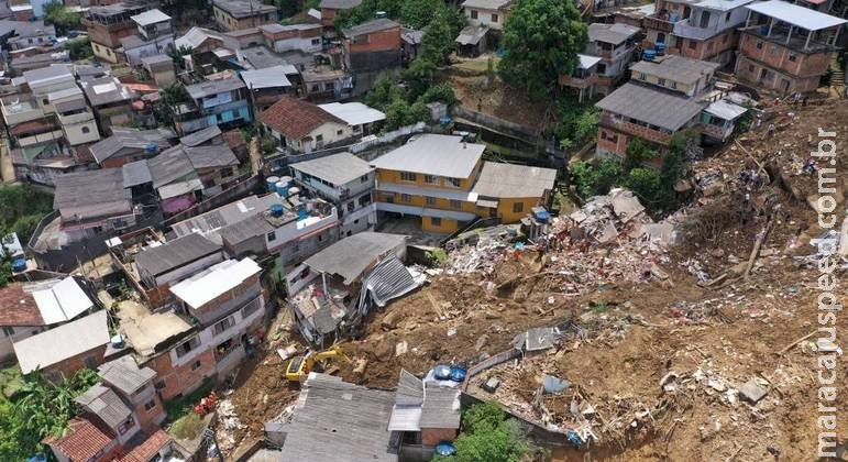 Sobe para 130 o número de mortos na tragédia das chuvas em Petrópolis