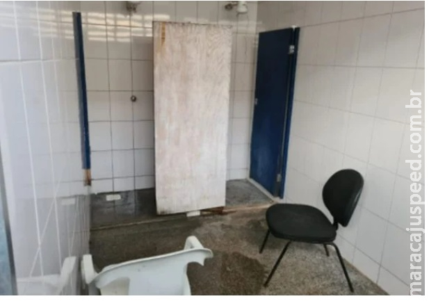 Tarado se aproveitava de péssimas condições de banheiro para filmar servidoras Tarado se aproveitava de péssimas condições de banheiro para filmar servidoras