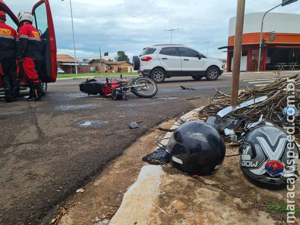Acidente entre carro e moto deixa motociclista ferido na avenida Fábio Zahran Acidente entre carro e moto deixa motociclista ferido na avenida Fábio Zahran
