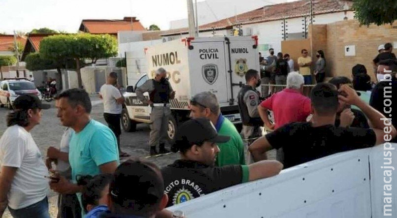 Adolescente de 13 anos é suspeito de matar mãe e irmão mais novo após ser proibido de jogar online Adolescente de 13 anos é suspeito de matar mãe e irmão mais novo após ser proibido de jogar online