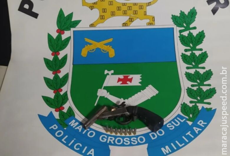 Após denúncia, homem é preso com arma de fogo em estabelecimento comercial Após denúncia, homem é preso com arma de fogo em estabelecimento comercial