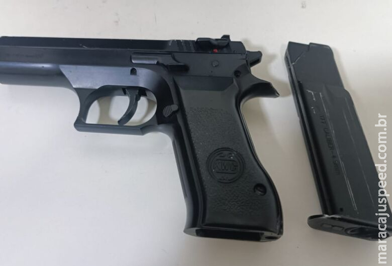 Assaltante tenta roubar bicicleta com simulacro de pistola e acaba preso Assaltante tenta roubar bicicleta com simulacro de pistola e acaba preso