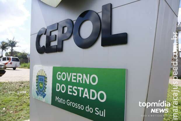 Assaltantes deixam mulheres e crianças sob mira de revólver no Universitário Assaltantes deixam mulheres e crianças sob mira de revólver no Universitário