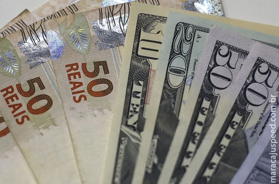 Balança comercial registra superávit de US$ 4 bilhões em fevereiro Balança comercial registra superávit de US$ 4 bilhões em fevereiro
