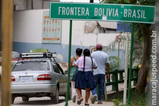 Bolivianos fecham fronteira com Brasil em protesto contra governo Bolivianos fecham fronteira com Brasil em protesto contra governo