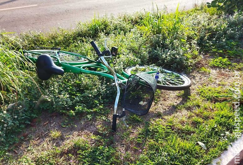 Ciclista tem traumatismo craniano após ser atingido por moto pilotada por adolescente Ciclista tem traumatismo craniano após ser atingido por moto pilotada por adolescente