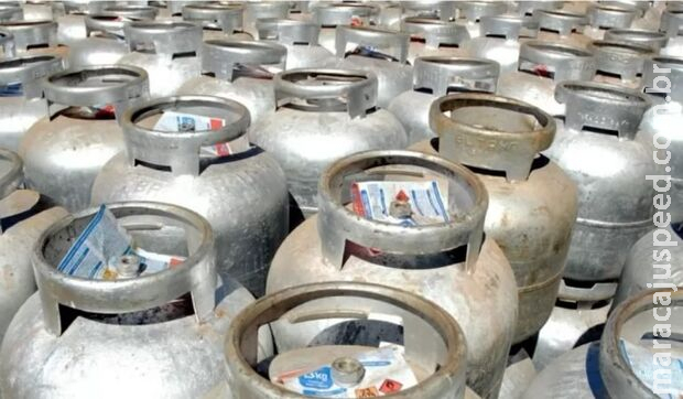 Consumidores correm para comprar gás de cozinha, mas botijão já é encontrado por R$ 120 na Capital Consumidores correm para comprar gás de cozinha, mas botijão já é encontrado por R$ 120 na Capital