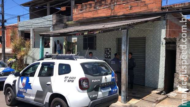Criança é encontrada morta debaixo da cama; mãe confessou crime Criança é encontrada morta debaixo da cama; mãe confessou crime