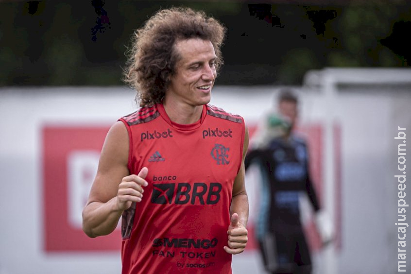 David Luiz treina bem e deve 