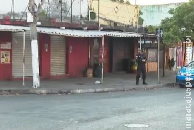 Dona de padaria é baleada na cabeça ao discutir com cliente no RJ Dona de padaria é baleada na cabeça ao discutir com cliente no RJ