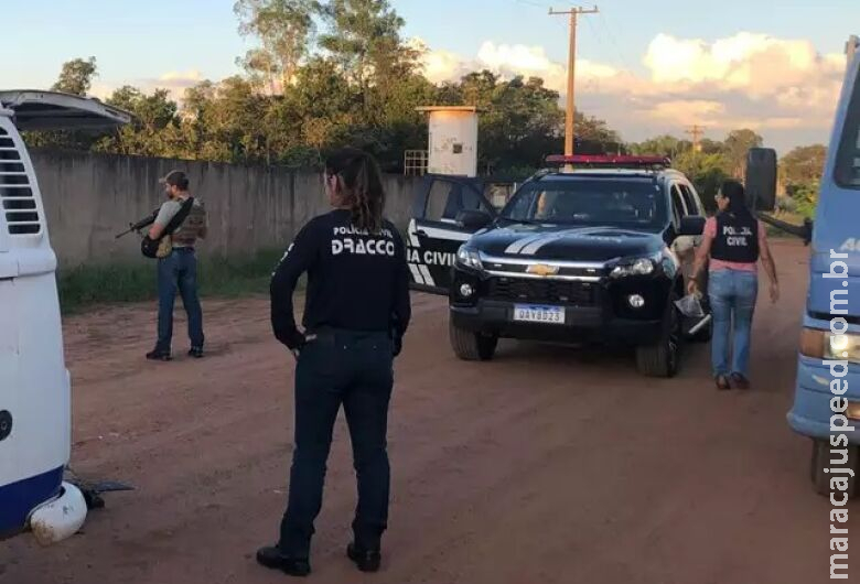 Dupla é presa enquanto voltava para presídio com cocaína e maconha Dupla é presa enquanto voltava para presídio com cocaína e maconha