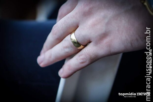 Ex-marido pede R$ 30 mil para assinar divórcio Ex-marido pede R$ 30 mil para assinar divórcio
