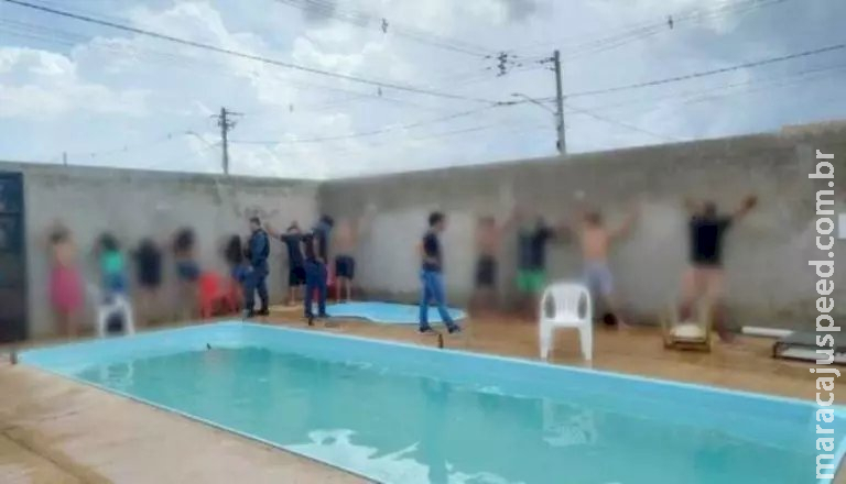 Festa termina com 11 presos em cidade de MS após adolescente entrar em coma alcoólico Festa termina com 11 presos em cidade de MS após adolescente entrar em coma alcoólico