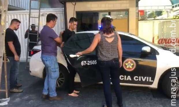Filho mata mãe a facadas enquanto ela dormia Filho mata mãe a facadas enquanto ela dormia