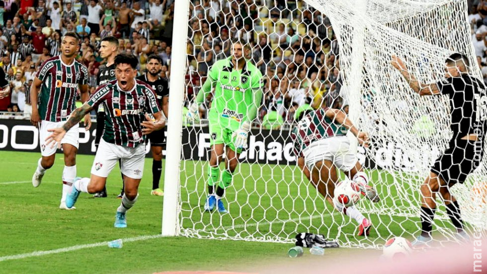 Fluminense e Flamengo duelam no primeiro jogo da final do Carioca Fluminense e Flamengo duelam no primeiro jogo da final do Carioca