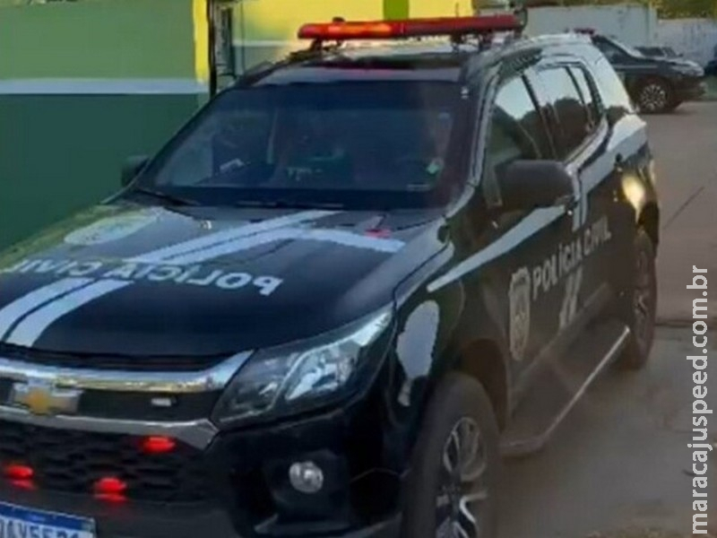 Foragido acusado de matar homem esfaqueado em frente de casa é preso