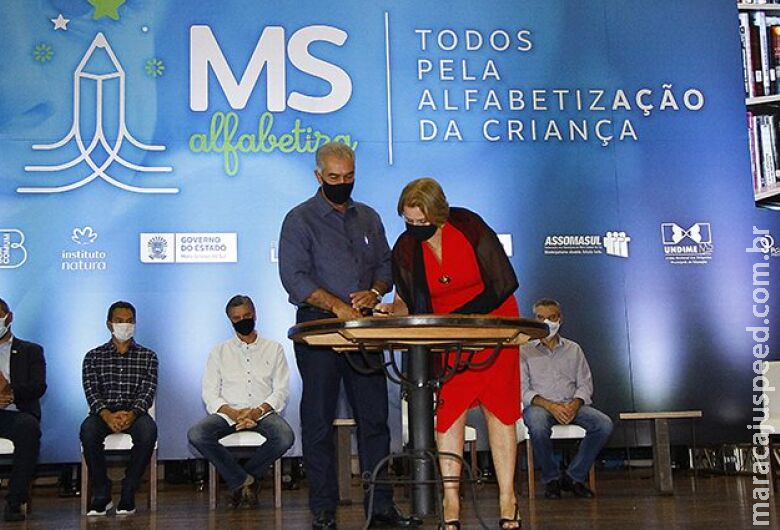 Governo vai premiar as 30 melhores escolas com R$ 2,4 milhões Governo vai premiar as 30 melhores escolas com R$ 2,4 milhões