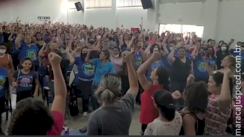 Greve de professores em Dourados chega ao 5º dia 