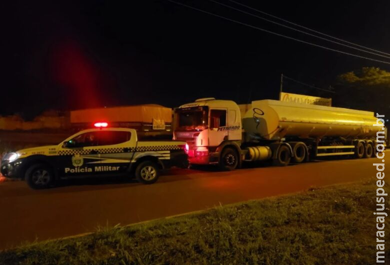 Homem é preso ao ser flagrado dirigindo sob influência de álcool Homem é preso ao ser flagrado dirigindo sob influência de álcool