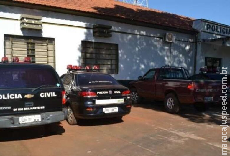 Homem é preso após efetuar disparos contra casa de vizinha Homem é preso após efetuar disparos contra casa de vizinha