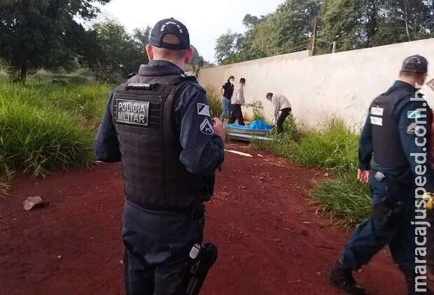 Homem encontrado morto em terreno baldio é identificado Homem encontrado morto em terreno baldio é identificado