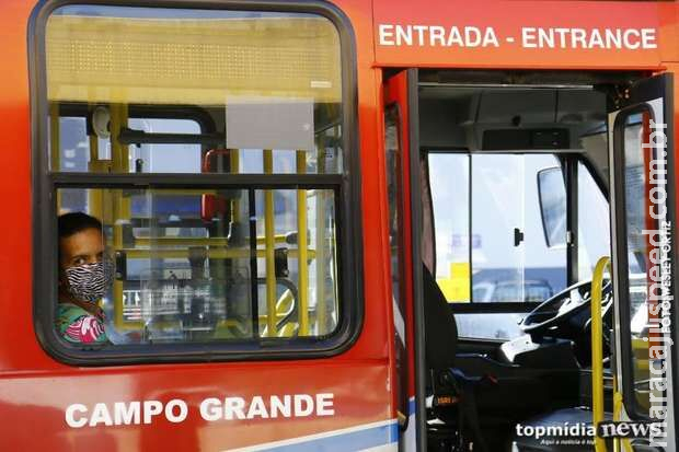 Homem toca e importuna jovem dentro de ônibus em Campo Grande Homem toca e importuna jovem dentro de ônibus em Campo Grande