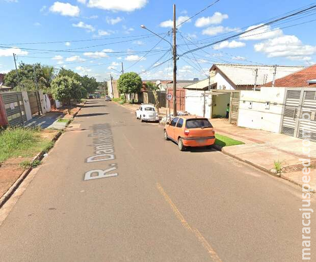 Idoso apanha de bandidos encapuzados no Tijuca Idoso apanha de bandidos encapuzados no Tijuca
