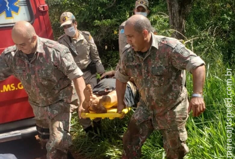 Idoso é encontrado enroscado em vegetação de córrego e encaminhado para hospital