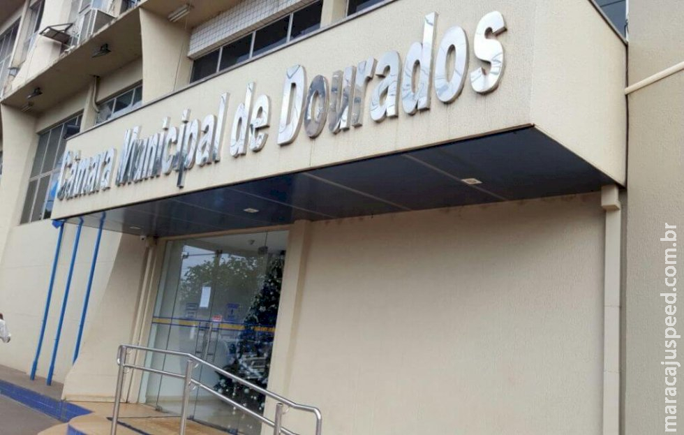 Juiz manda suspender pagamento de 1/3 de férias para vereadores de Dourados Juiz manda suspender pagamento de 1/3 de férias para vereadores de Dourados