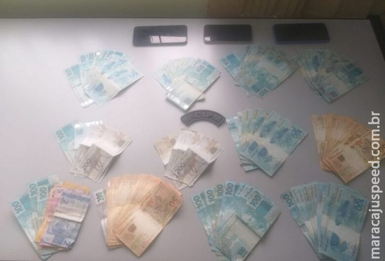 Ladrão é preso ao fugir de carro e tentar subornar PM com R$ 10 mil Ladrão é preso ao fugir de carro e tentar subornar PM com R$ 10 mil