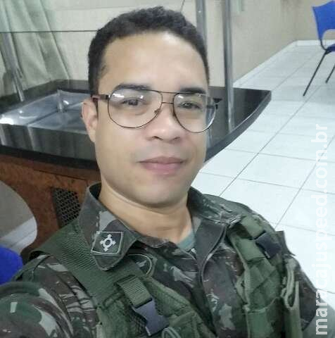 Major do Exército é encontrado morto dentro de carro em MS Major do Exército é encontrado morto dentro de carro em MS