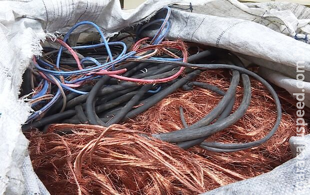 Morador persegue e mobiliza bandido após furto de fios na Vila Planalto Morador persegue e mobiliza bandido após furto de fios na Vila Planalto