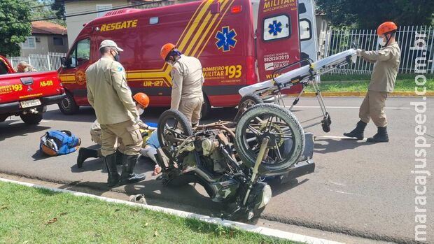 Motoentregador tomba na Avenida Mato Grosso